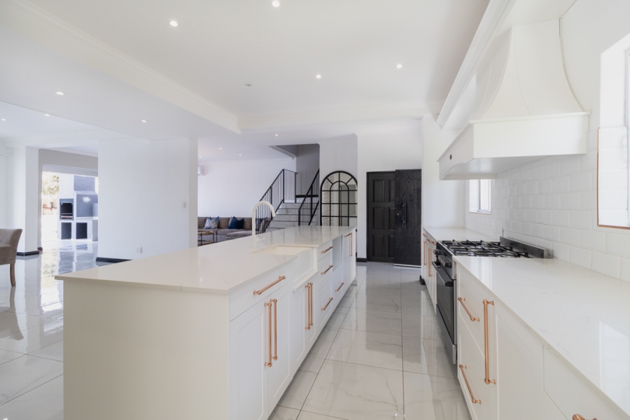 6 Bedroom Property for Sale in Eagles Landing North West